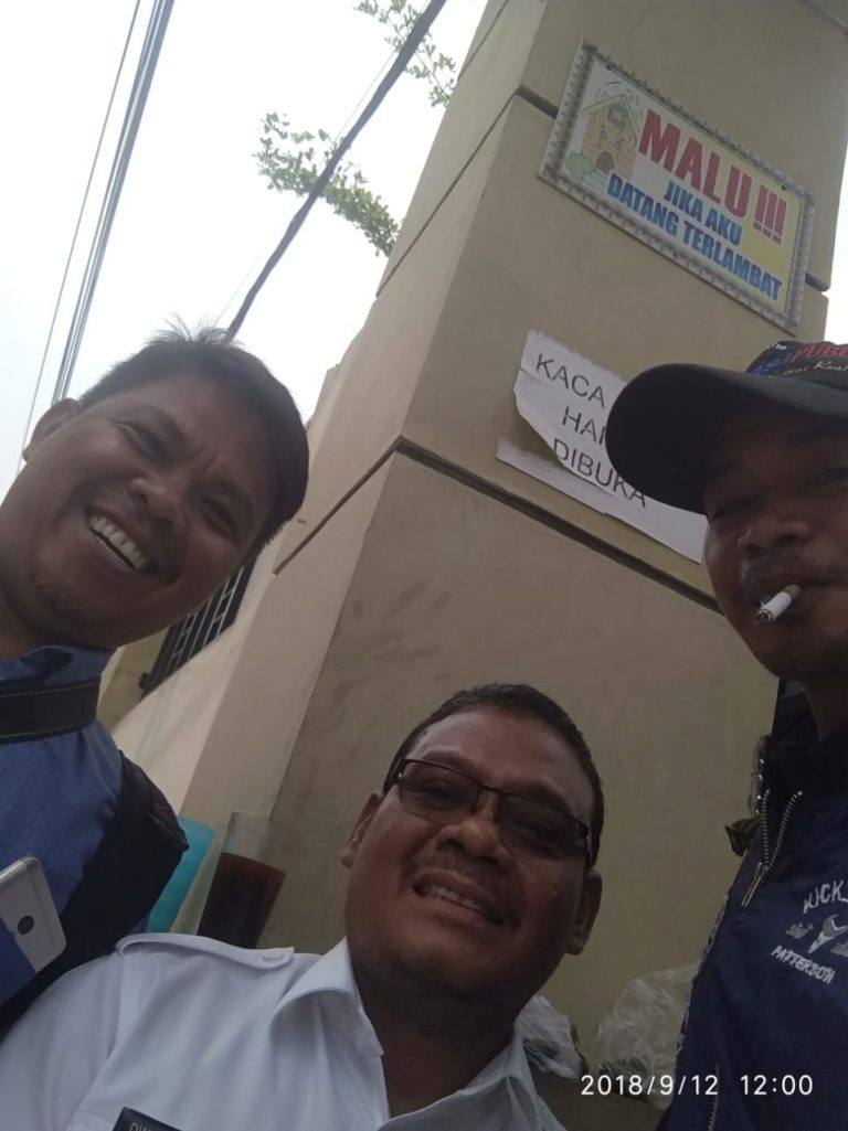 MASIH BERSERAGAM,TU SMPN 213 Jakarta DIDUGA MESUM DI SIANG BOLONG