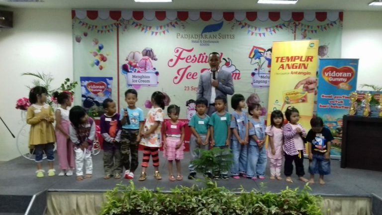 Padjajaran Suites Hotel Adakan Festival Lomba Hias Ice Cream dan Lukis Layang - Layang