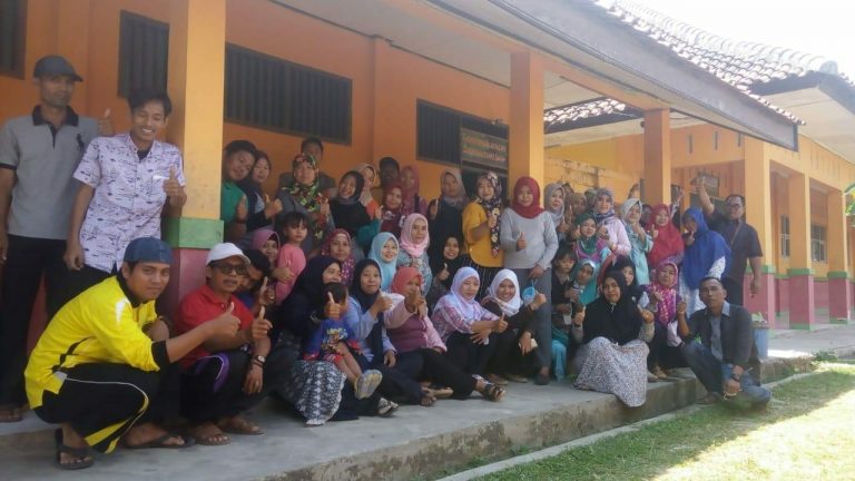 Ratusan Guru Honorer Kab Bekasi Lakukan Cap Jempol Darah