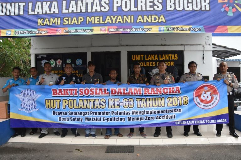 Sat Lantas Polres Bogor Memberikan Bantuan kepada Disabilitas Korban Laka Lantas