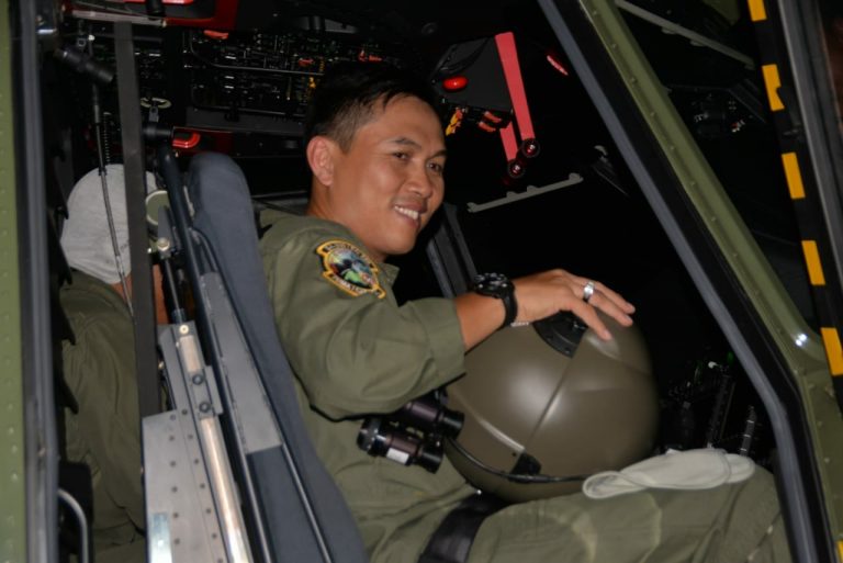 Skadron Udara 8 Lanud ATS Latihan Terbang Malam Tanpa Bantuan Cahaya Lampu