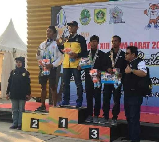 Kabupaten Bekasi, Rahmat Gunawan Santoso Raih Medali Emas di Cabor Panjat Tebing