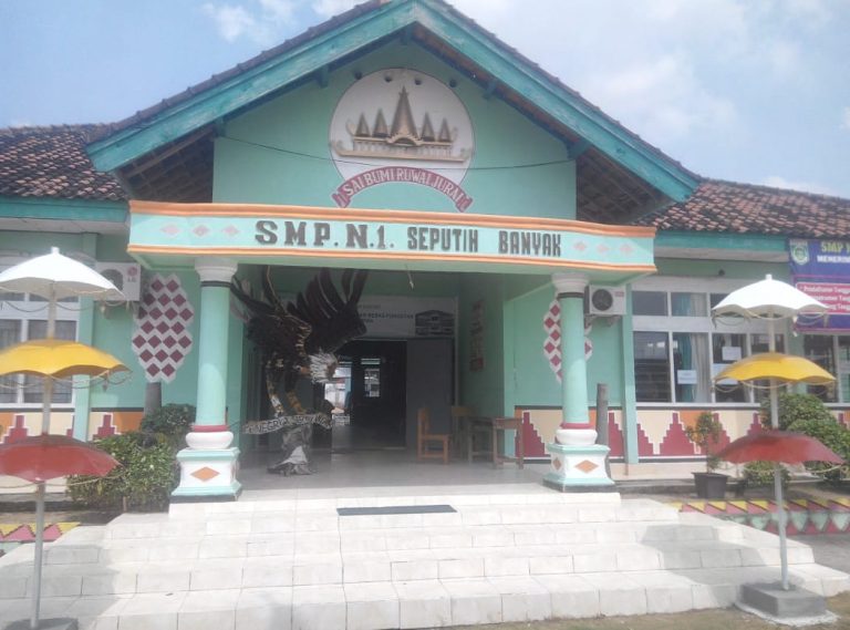 SMP negeri 1 seputih banyak kabupaten 1