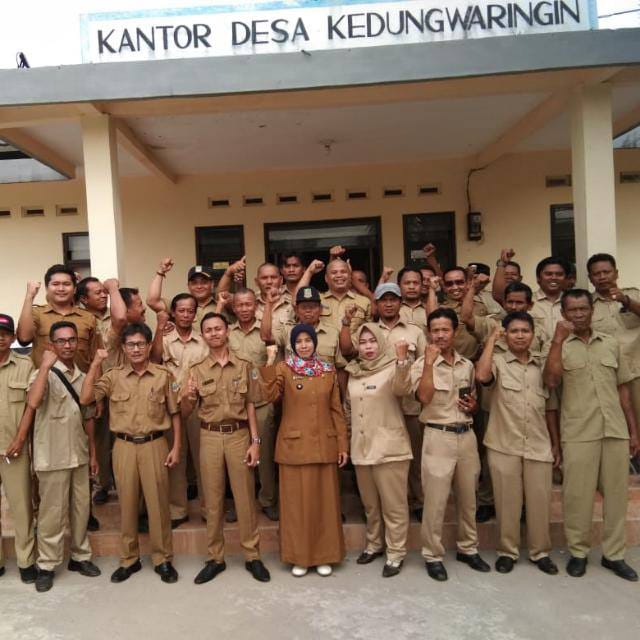 KADES KEDUNG WARINGIN SEDANG GIAT-GIAT NYA MEMBANGUN