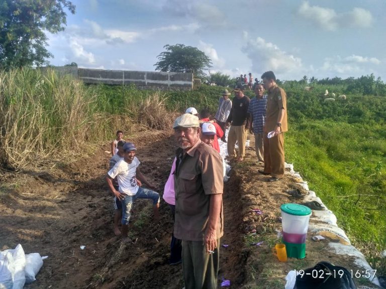 Antisipasi Kades Pantai Bakti Buat Tanggul Penahan Banjir
