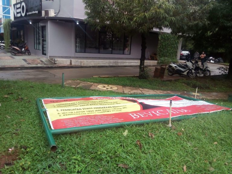 Ketua RW Sesalkan Pihak Pengelola Lippo, Tebas Papan Informasi Warga