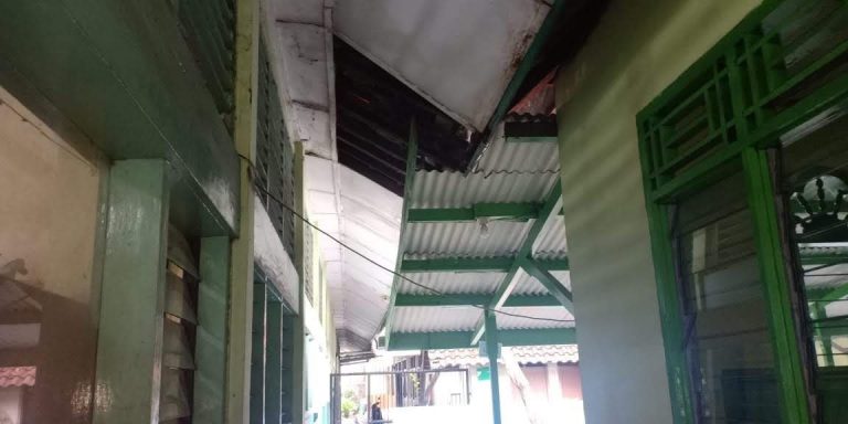 Bantuan Anggaran Perawatan Gedung Sekolah SDN Karet Kuningan 03 Diduga Masuk Kantong Pribadi3