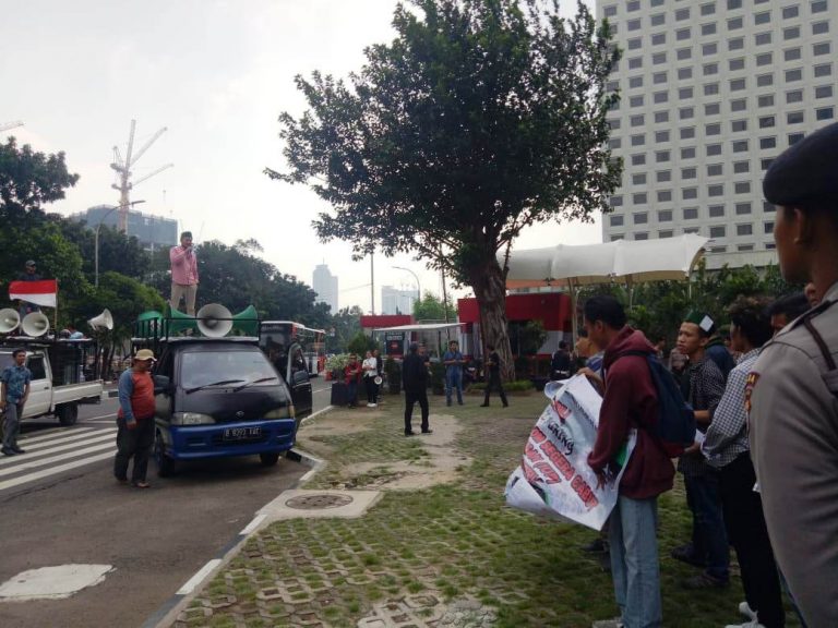 Unjuk Rasa di Kementrian ESDM dan KPK RI