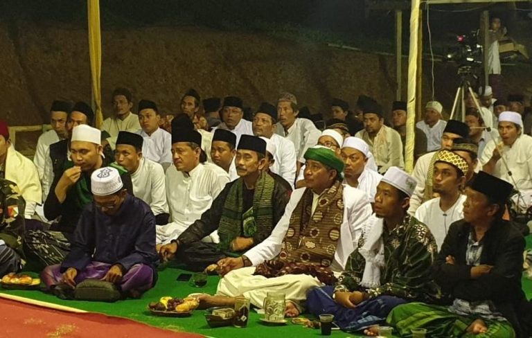 Pimpinan Ponpes Al Mubarok Banten, KH.Raden Muhammad Yusuf Prianadi Ajak Masyarakat Dukung Rekonsiliasi Jokowi - Prabowo