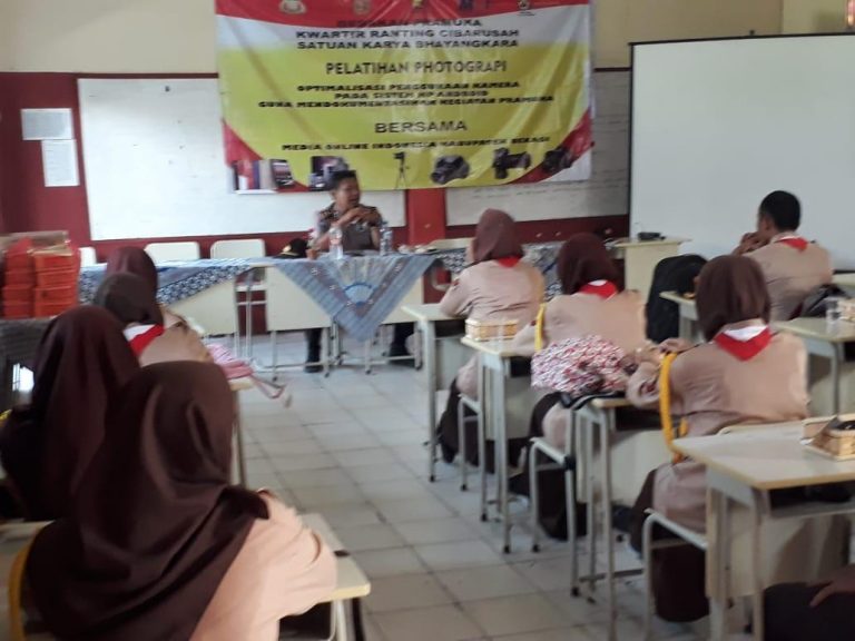 Polsek Cibarusah Beri Pelatihan Saka Bhayangkara Bagi Pelajar