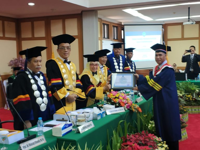 Dr. H. Iswandi Meraih Gelar Doktor Ilmu