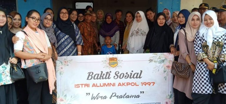 Di Ultahnya Penyandang Disabilitas, Polres Metro Bekasi Berikan Kado Terindah