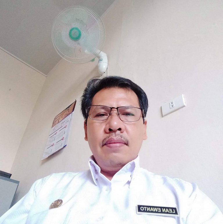 Sekertaris Camat naik fitam enggan di konfirmasi awak media