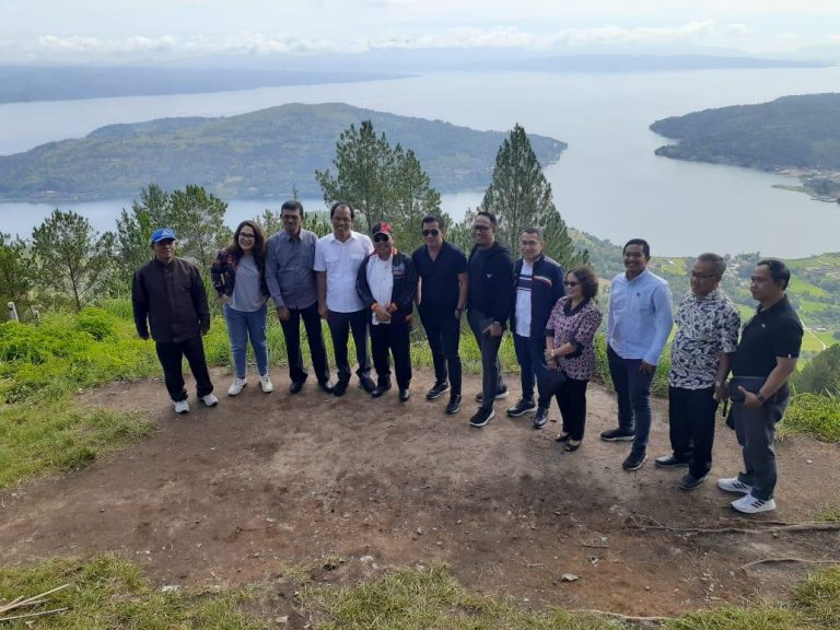 Wakil Bupati Aceh Singkil Kunjungi Wisata Sipinsur Humbang Hasundutan