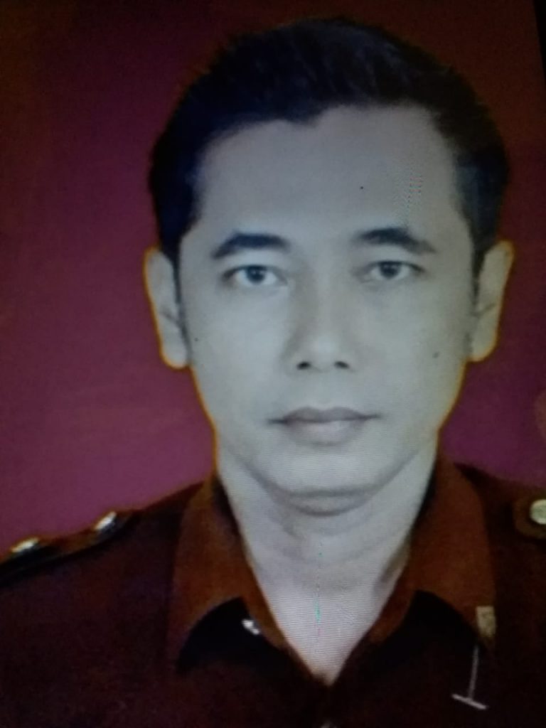 Uci.kepala kantor cabang cirebon PT Alfirah