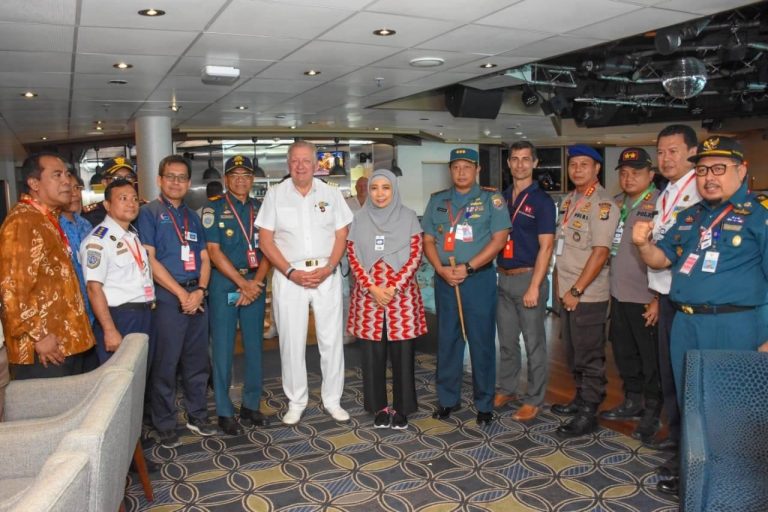 Perdana Beroperasi, Pelabuhan Gilimas Disinggahi Sun Princess1