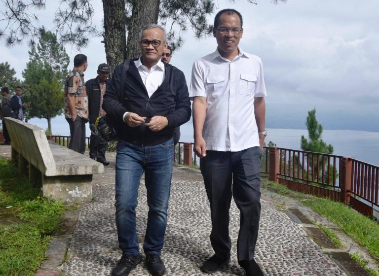 Ketua Komisi VI DPR RI Aria Bima dan Bupati Humbahas Dosmar Banjarnahor SE