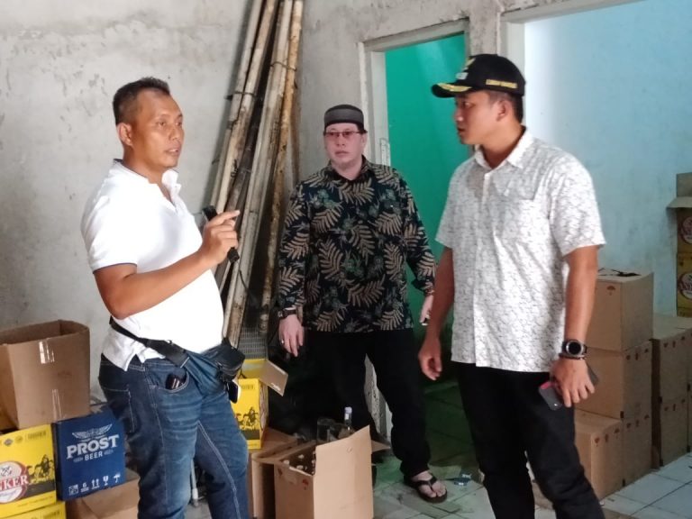 Polsek Curug Gerebek Toko Agen Miras Berbagai Merek3