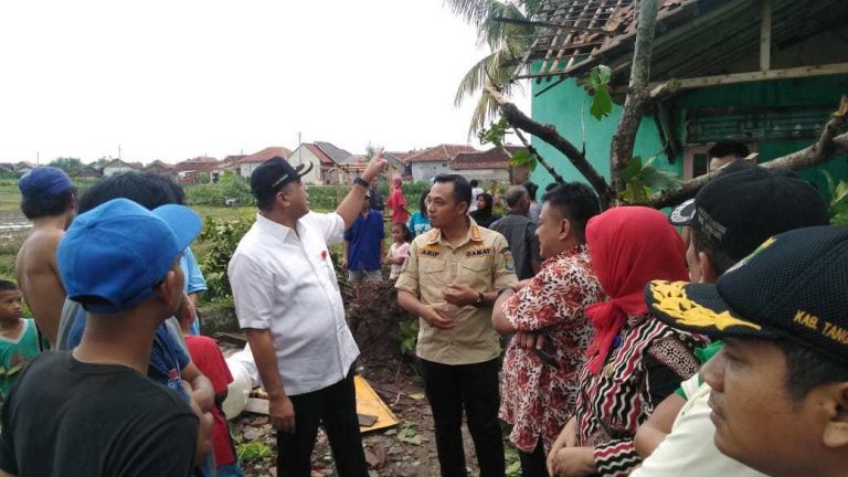 Ratusan Rumah Warga di Kecamatan Mauk Rusak Akibat Angin Puting Beliung1