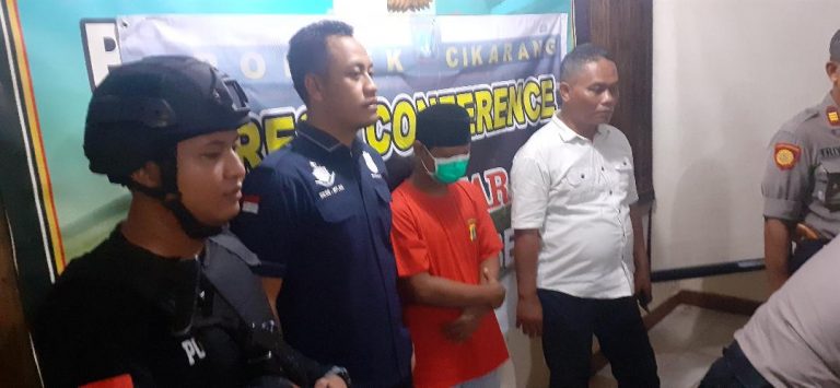 Seorang Pria Di Tangkap Jajaran Polsek Cikarang Kedapatan Bawa Narkotika Jenis Sabu