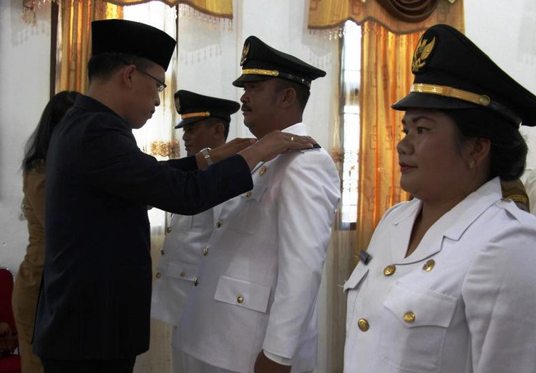 Bupati Humbahas Dosmar Banjarnahor SE lantik Camat Doloksanggul