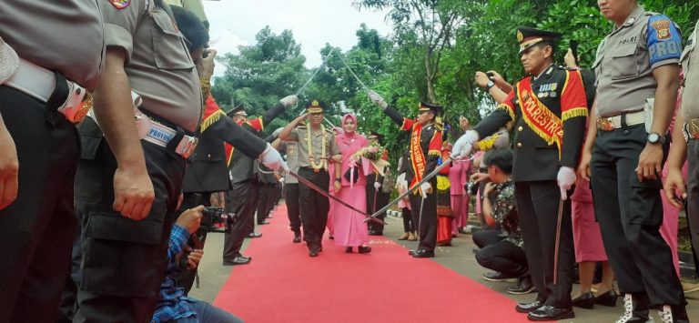 Pisah Sambut Kapolres Metro Bekasi Penuh Haru,ok