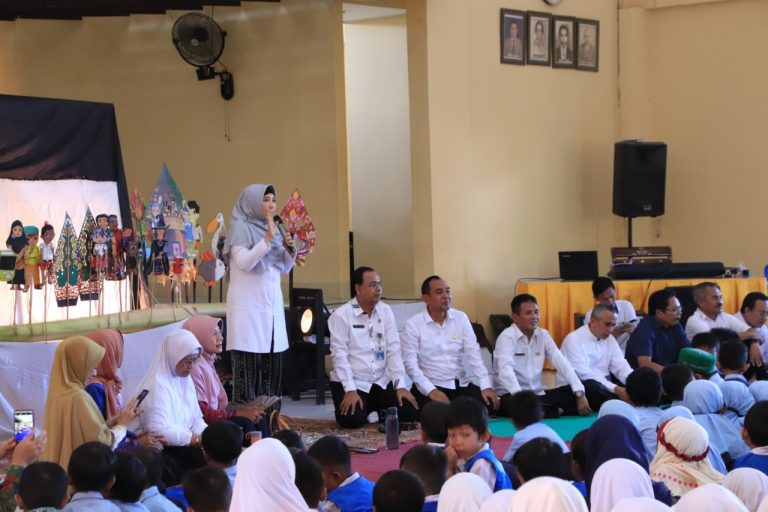 Keren, SMAN 1 Kota Mataram Gelar Pertunjukan Wayang dari Sampah 3