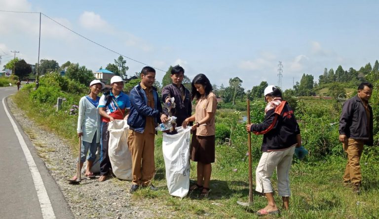 Camat Pollung Ajak Masyarakat Peduli Kebersihan 2