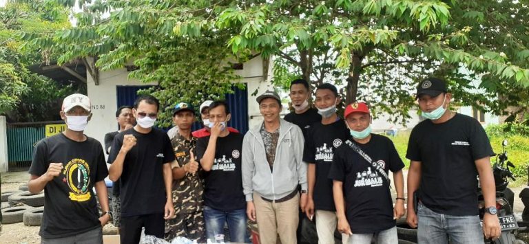 Forum Lintas Pemuda Peduli Demokrasi Bagikan Masker Gratis, Hand Sanitizer dan Penyemprotan Disinfektan di 3 Lokasi 1