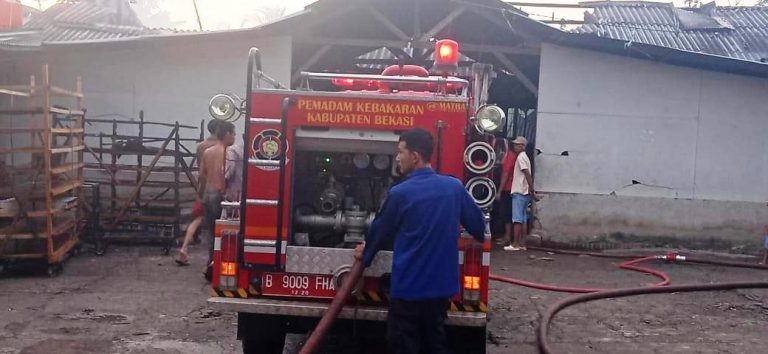 Perusahaan Roti di Karang Rahayu Ludes Terbakar
