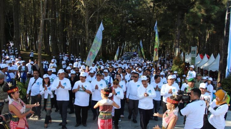 Wamen LHK Alue Dohong, Bupati Humbahas Dosmar Banjarnahor SE,