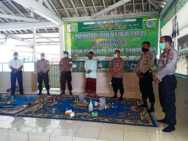 Kapolsek Curug Kompol Endang Sukmawijaya, SH