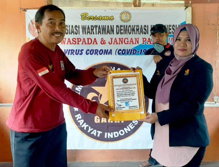 Penyemprotan Desinfektan DPC AWDI 1