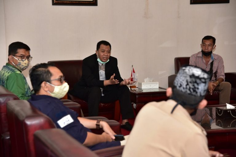 Bahas TDC, Gubernur Bertemu PT GNE dan Kades 1