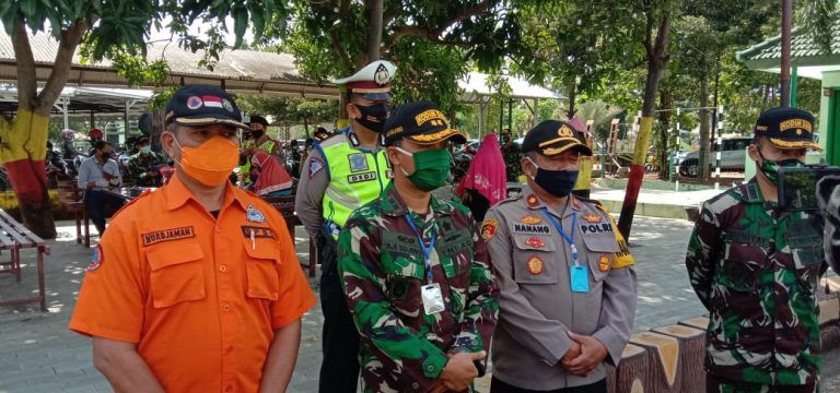 Letkol Cz I Azi Sujiwo Dandim 0616 Indramayu Laksanakan PSBB - 1