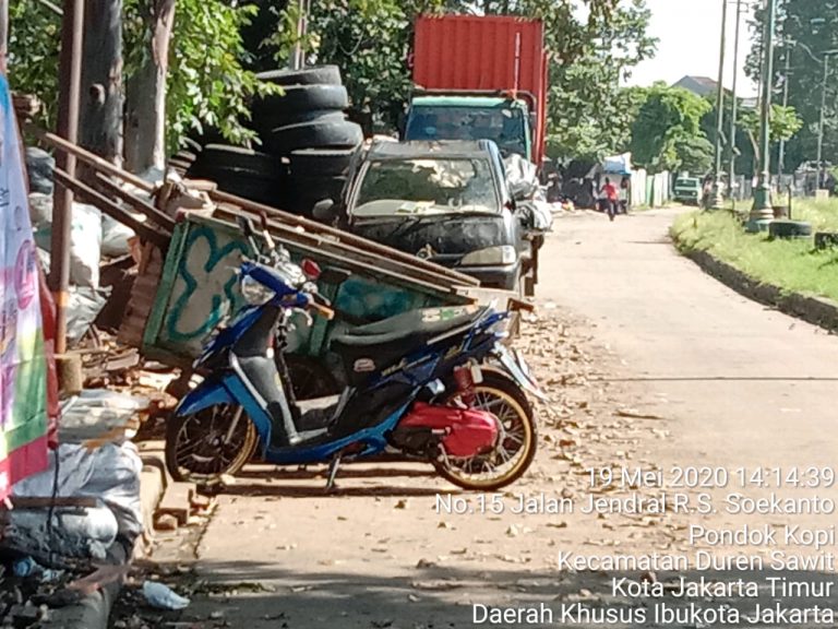 Lingkungan Jalur BKT Pondok Kopi, Tampak Kumuh, Tidak Terawat