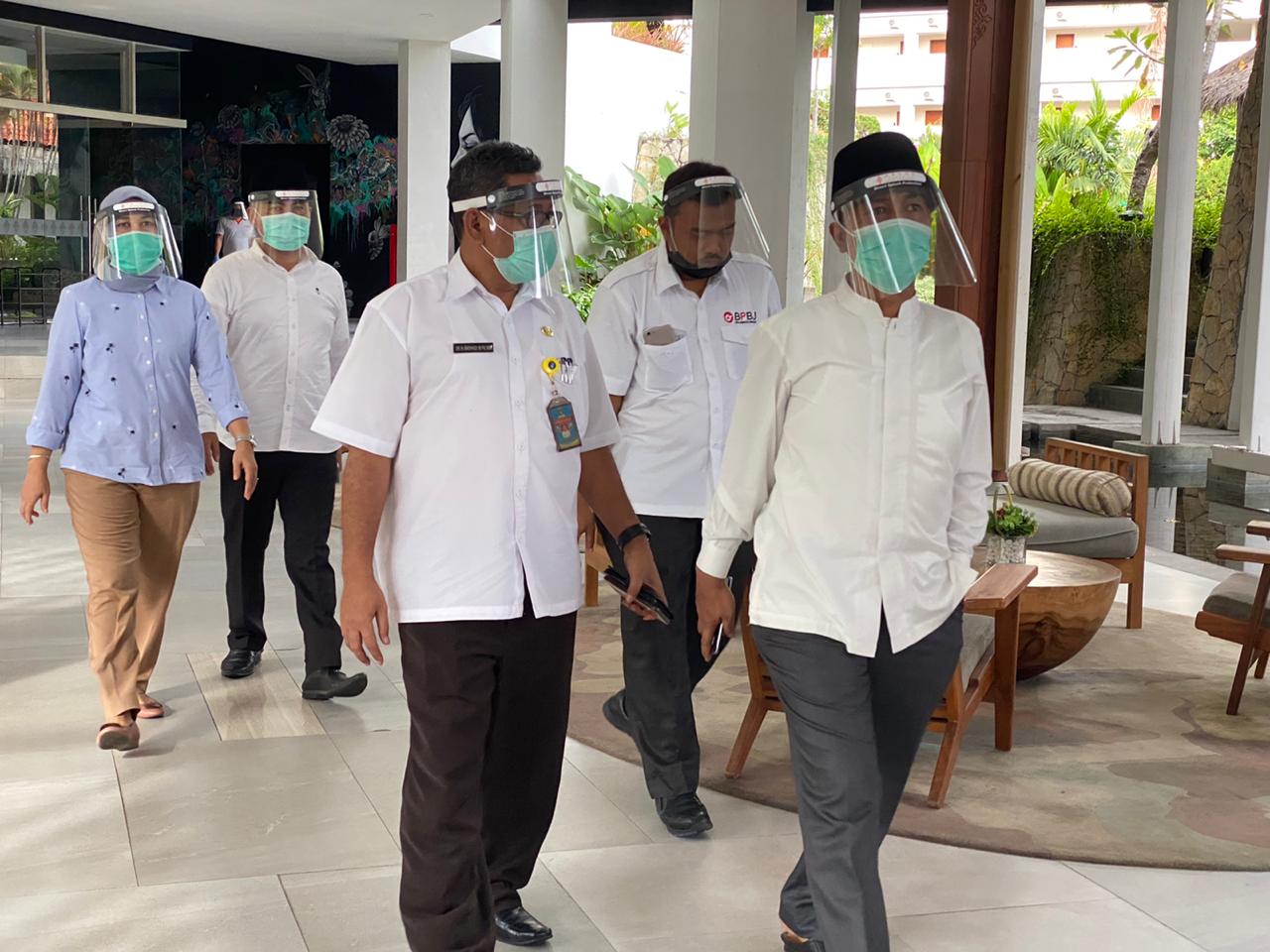 Simpati, Bupati Lombok Barat Kunjungi Para Nakes 1