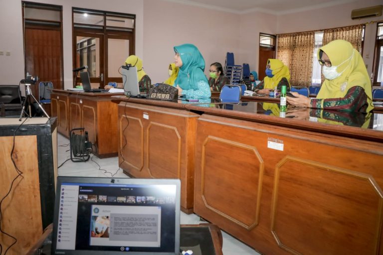 Tim Penggerak PKK Secara Aktif Ikut Lakukan Aksi Pencegahan Covid-19 1