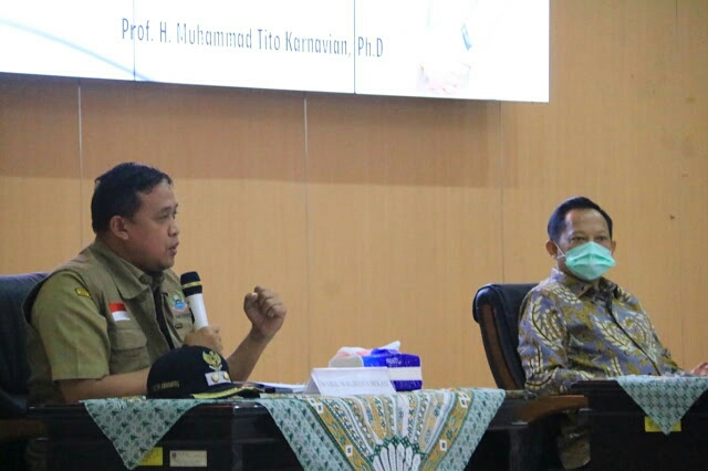 Wakil Wali Kota Bekasi Dr. Tri Adhianto Menyampaikan Paparan Penanganan Covid-19 Kepada Mendagri