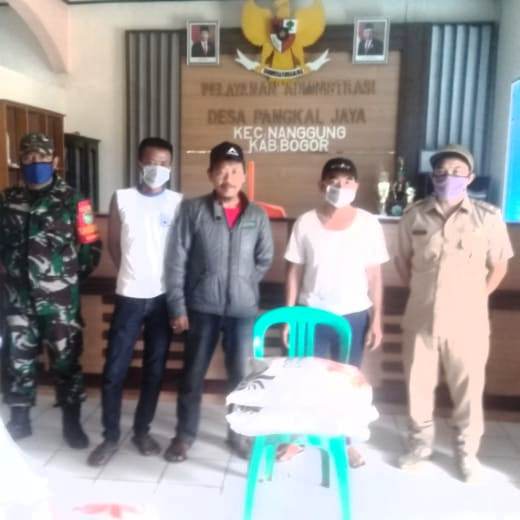 Desa Pangkal Jaya Bagikan Bantuan - bantuan