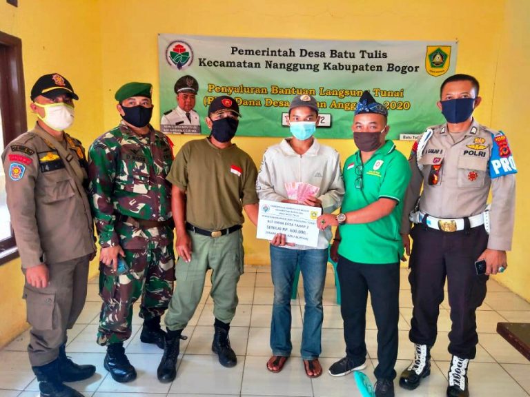 Guna Meringankan Beban Warga, Kades Batu Tulis Bagikan BLT Tahap 2