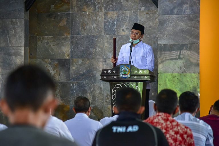 Jadi Khatib dan Imam Salat Jumat, di Masjid Al-Amin, Ini Isi Khotbah Gubernur