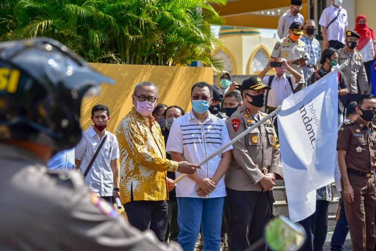 Kemenparekraf Salurkan 15 Ribu Paket Bantuan Bagi Pekerja Pariwisata yang Terdampak Covid-19 di NTB