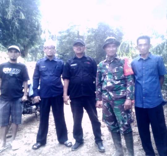 Kepala Desa Cisarua Bangun Jalan Kampung Takrama RW. 08