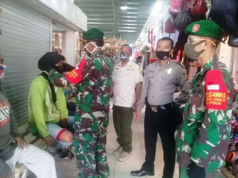 Kerja Sama TNI - POLRI Dan Muspika Di Pasar raya Nanggung
