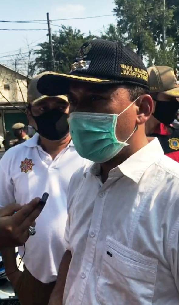 Masa Transisi New Normal Di Ibu Kota , Satpol PP Jakarta Timur Pantau Penerapan Protokol Kesehatan Pasar Pulo Jahe