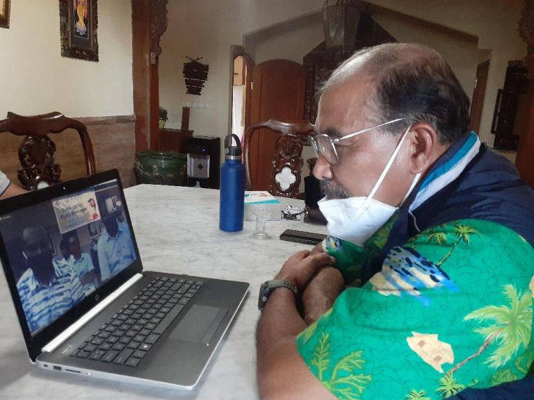 Nono Sampono Pantau Penggunaan Dana Desa di Tulehu