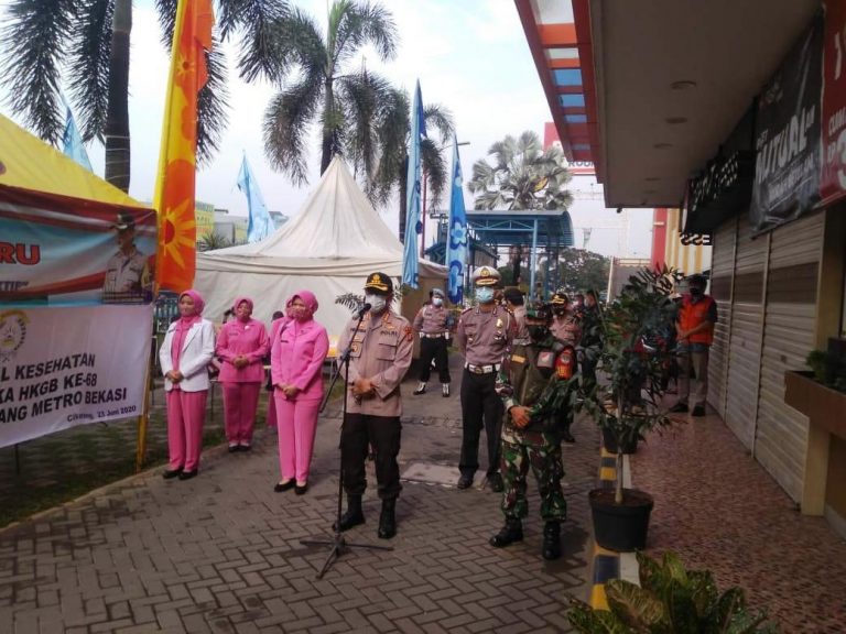 Pegawai dan Pengunjung SGC Lakukan Ravid Tes Oleh Polres Metro Bekasi