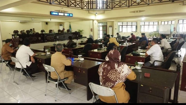 Pemkab Lombok Barat Menyetujui Dua Raperda Inisiatif Dewan 4