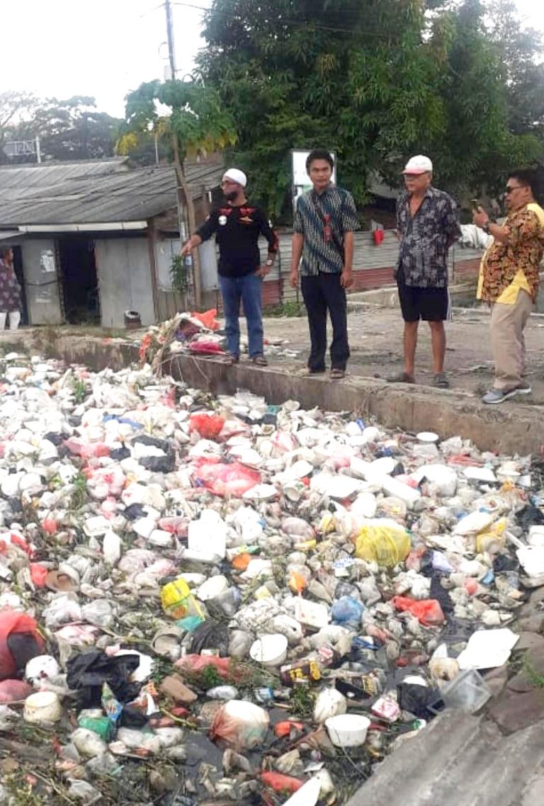 Air Sungai Lemahabang Hitam Berbau, di Sidak Komisi III DPRD Kab Bekasi